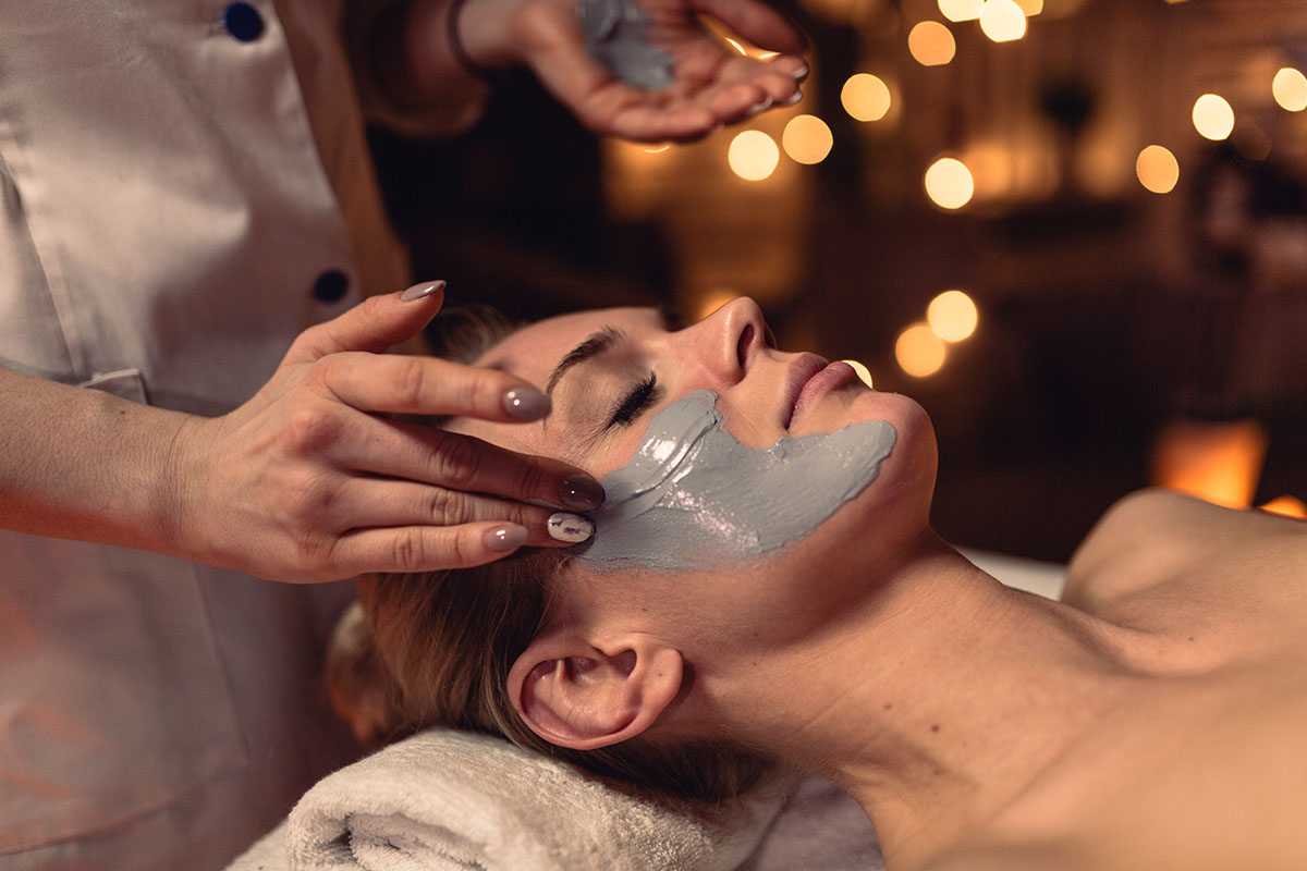 Hydra facial therapy for deep skin hydration